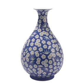 A CHINESE FAMILLE ROSE PORCELAIN VASE,YONGZHENG