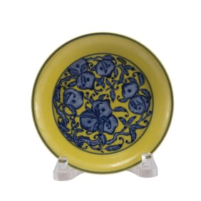 A YELLOW GROUND AND UNDERGLAZE BLUE PEACHES DISH