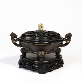 A BRONZE TRIPOD CENSER WITH COVER