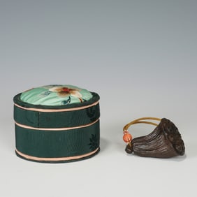 A CHINESE ALOES-WOOD CHENXIANG LOTUS-POD PENDANT