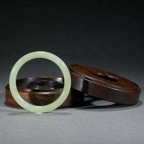 A JADE BANGLE