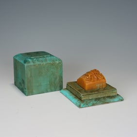 A CARVED TIANHUANG DRAGON SEAL