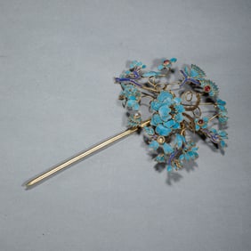 A KING FISHER FEATHER DECORATED HAIRPIN