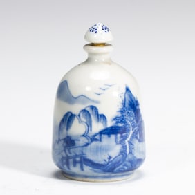 A BLUE AND WHITE LANDSCAPE SNUFF BOTTLE