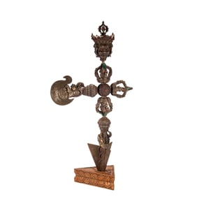 A HARDSTONES DECORATED SILVER PHURBA