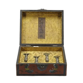 A SET OF TIBETAN DZI BEAD