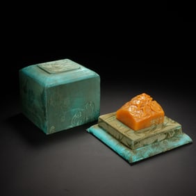 A CARVED TIANHUANG SEAL