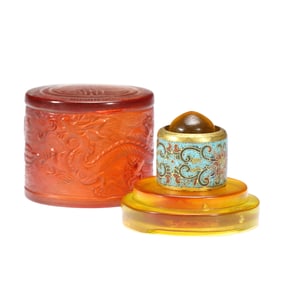 A CLOISONNE ENAMEL LOTUS SCROLLS ARCHER RING