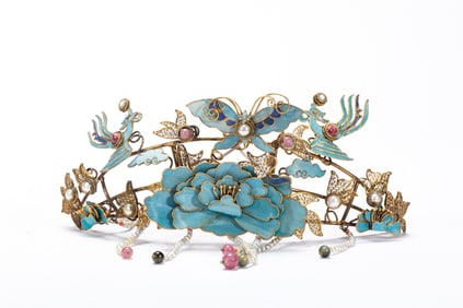 A KING FISHER FEATHER DECORATED SILVER