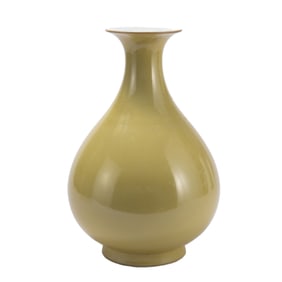 A YELLOW GLAZE PORCELAIN VASE YUHUCHUNPING
