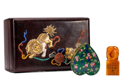 A CARVED TIANHUANG AND CLOISONNE ENAMEL PASTE BOX WITH WOODEN BOX
