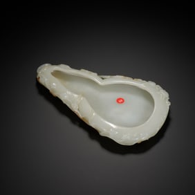 A CARVED WHITE JADE DOUBLE GOURDS WASHER
