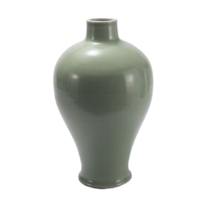A CHINESE MONOCHROME GLAZE VASE MEIPING