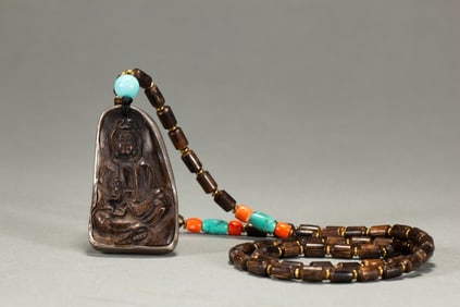 A CARVED ALOESWOOD CHENXIANG PENDANT WITH NECKLACE
