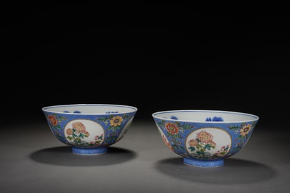 PAIR FAMILLE ROSE MEDALLION BOWLS