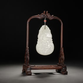 A CARVED WHITE JADE DOUBLE GOURDS PLAQUE