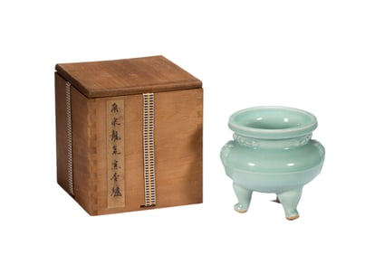 A LONGQUAN CELADON GLAZE TRIPOD CENSER