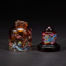 A PAINTED PEKING GLASS ARCHER RING