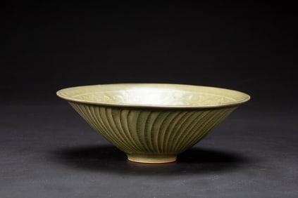 AN INCISED YAOZHOU-TYPE CONICAL TEACUP