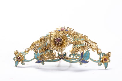 A KING FISHER FEATHER DECORATED SILVER