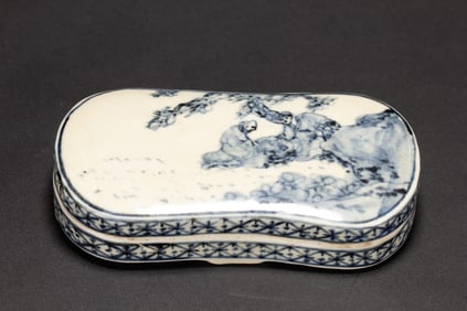 A BLUE AND WHITE LITERATI BOX WITH COVER