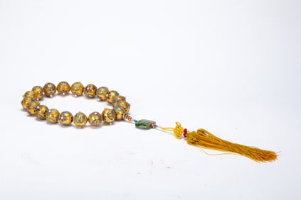 A CHINESE IMPERIAL PRAYER BEADS SHOUCHUAN