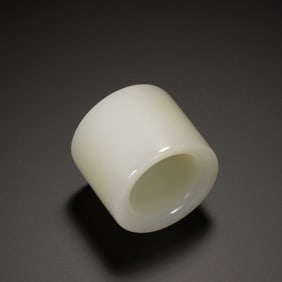 A WHITE JADE ARCHER RING