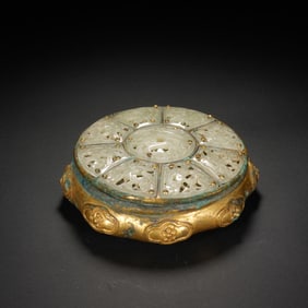 A CARVED WHITE JADE PLAQUES INLAID BELTHOOK