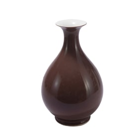 A CHINESE COWPEA RED GLAZE PORCELAIN VASE