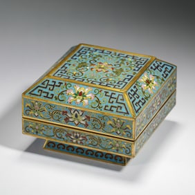 A CLOISONNE ENAMEL SQUARED BOX WITH COVER