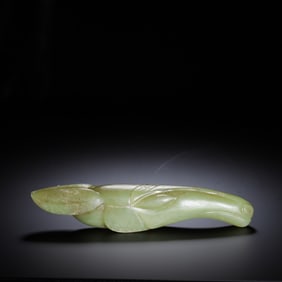 A JADE CARVING OF BEAST HEAD