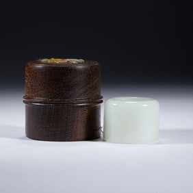 A WHITE JADE ARCHER RING