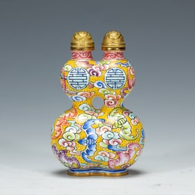 A PAINTED ENAMEL BRONZE SNUFF BOTTLE