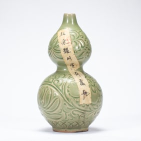 A YAOZHOU-TYPE DOUBLE GOURDS VASE
