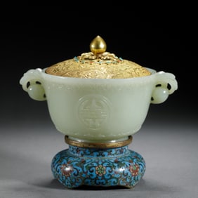 A FINE CARVED WHITE JADE CENSER WITH COVER