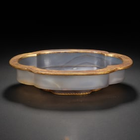 A CARVED AGATE JARDINIERE