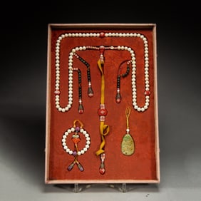 A SET OF CHINESE IMPERIAL PEARL ROSARY, PRAYER BEADS AND JADEITE PENDANT