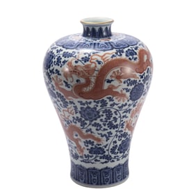 A CHINESE BLUE AND WHITE IRON RED GLAZED PORCELAIN VASE
