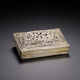 TRADITIONAL STORAGE BOX