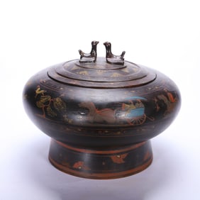 PAINTED LACQUER LIDDED BOX WITH BIRD KNOB & ANCIENT SCENES