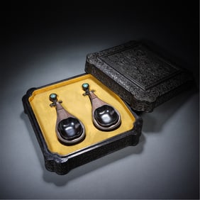 PAIR OF PIPA-SHAPED SANDALWOOD BITIAN