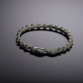 A BRACELET WITH DECORATIVE STUDS