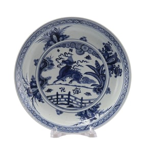 A BLUE AND WHITE PORCELAIN DISH