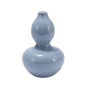 A CHINESE CLAIR-DE-LUNE PORCELAIN GOURDS VASE