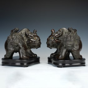 PAIR OF DARK WOOD GUARDIAN BEAST FIGURINES