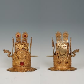 A HARDSTONES DECORATED BRONZE-GILT HAIRDRESS