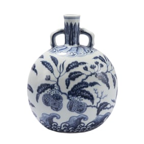 A BLUE AND WHITE PORCELAIN MOON FLASK