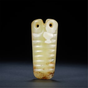 JADE PENDANT – SYMBOLIC ORNAMENT