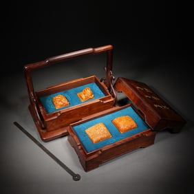 A COLLECTION OF FOUR CARVED TIANHUANG SEALS WITH BOX
