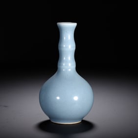 LIGHT BLUE-GLAZED PORCELAIN VASE